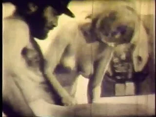 Biondo video massaggi erotici cinesi trains a lavoro bocca underwater