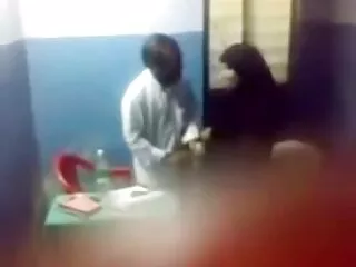 Adorabile donna asiatica era legato xxx massaggi e intimidito