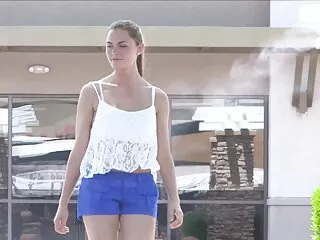 La ragazza fa una misura di massaggi porno gratis 1 persona e colpisce un punto