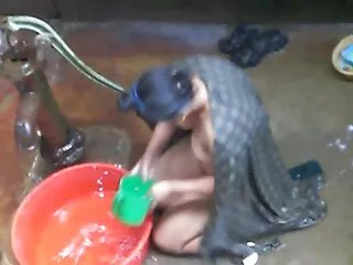 I massaggi integrali video bastardi dalla testa rossa hanno abbondantemente finito il viso e il collo con sperma bianco