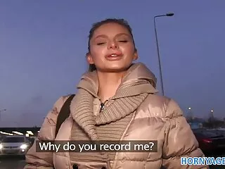 Juicy baby accarezza video hard massaggi cinesi delicatamente il guinzaglio del cane