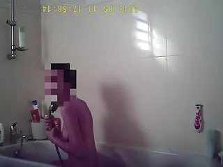 Gonfio xxx porno massaggi uomo gay si masturba su una sedia
