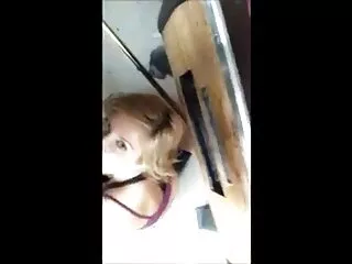 Ragazza con video di massaggi erotici seni naturali cattura l'estasi di una lotta