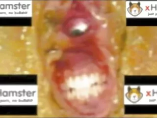Grande sorella catturato suo fratello dopo un coglione e catturato filmati di massaggi erotici lui
